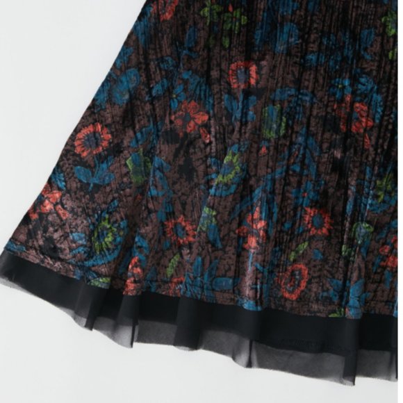 NWT UO Crushed Heart Velvet Mesh Mini Skirt - Picture 5 of 5